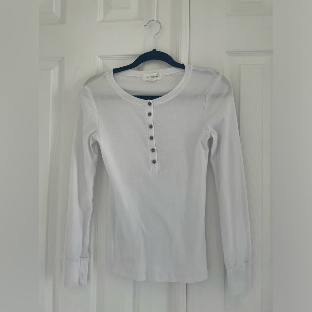 Thin, long sleeve top